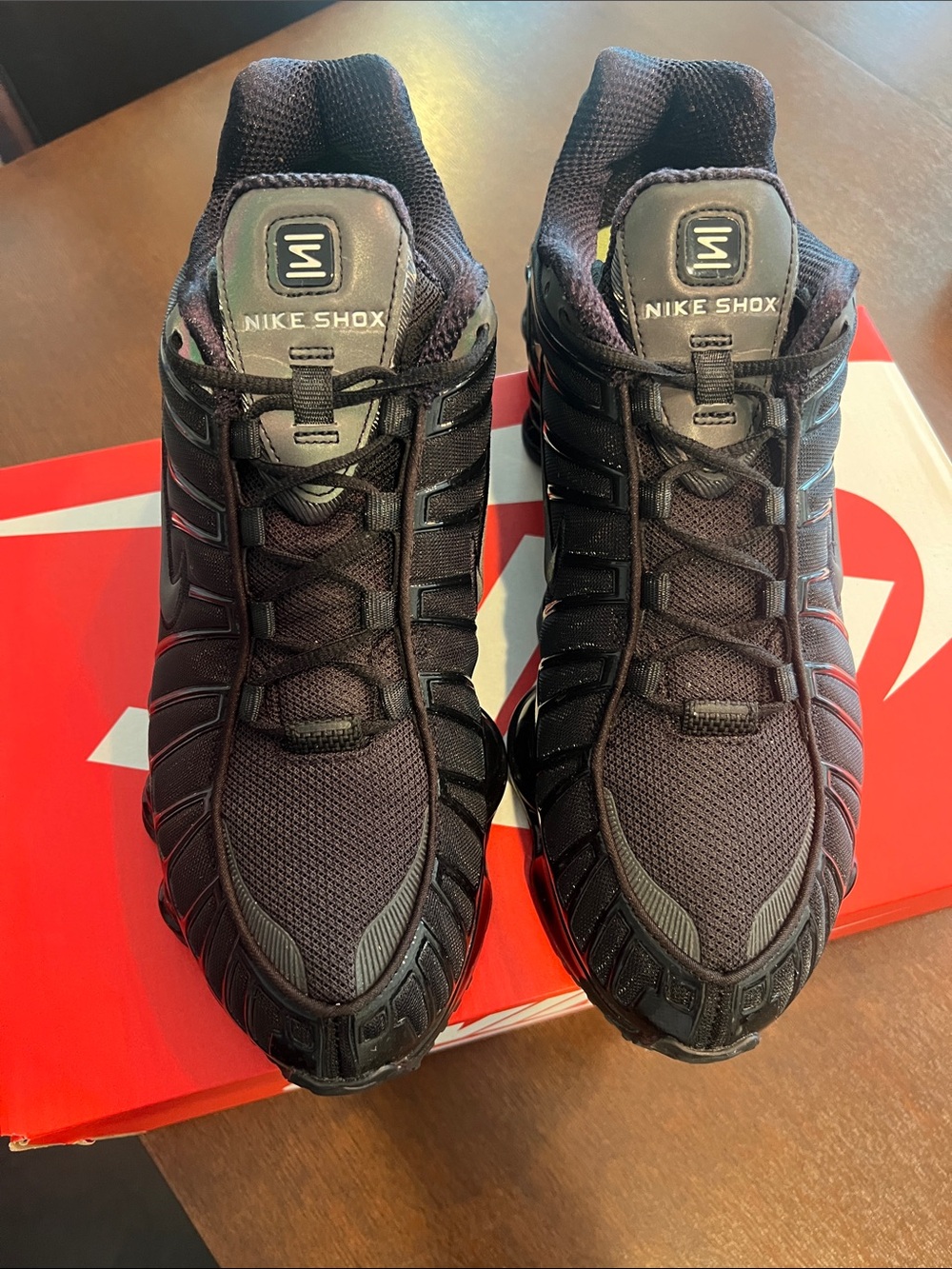 Nike Men’s Black Shox TL Athletic Sneakers - Picture 6 of 6